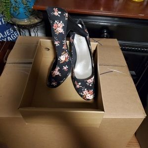 Me too heels size 11